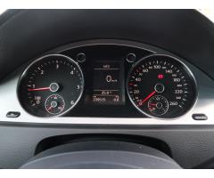 Volkswagen Passat 2.0 TDI 103kW - 18