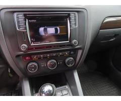 Volkswagen Jetta 2.0 TDI 81kW - 25