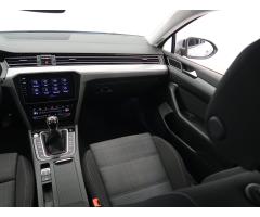 Volkswagen Passat 2.0 TDI 110kW - 11