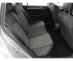 Volkswagen Passat 2.0 TDI 110kW - 13