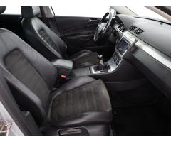 Volkswagen Passat 2.0 TDI 103kW - 10