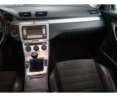 Volkswagen Passat 2.0 TDI 103kW - 11