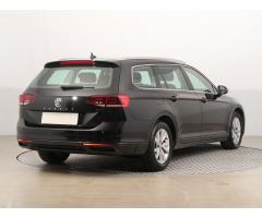 Volkswagen Passat 1.6 TDI 88kW - 7