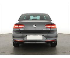 Volkswagen Passat 2.0 TDI 110kW - 6