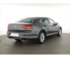 Volkswagen Passat 2.0 TDI 110kW - 7