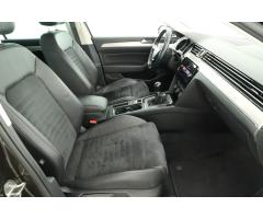 Volkswagen Passat 2.0 TDI 110kW - 10