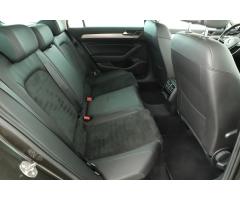 Volkswagen Passat 2.0 TDI 110kW - 11