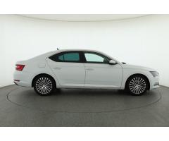 Škoda Superb 2.0 TDI 140kW - 8