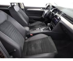 Volkswagen Passat 2.0 TDI 140kW - 10