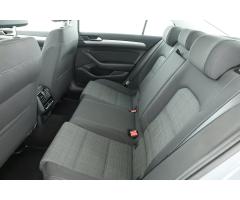 Volkswagen Passat 1.5 TSI 110kW - 11