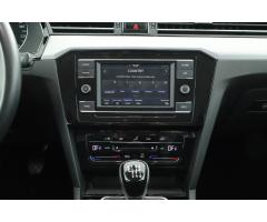 Volkswagen Passat 1.5 TSI 110kW - 16