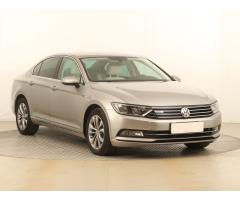 Volkswagen Passat 2.0 TDI 110kW - 1