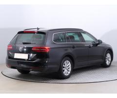 Volkswagen Passat 2.0 TDI 110kW - 7