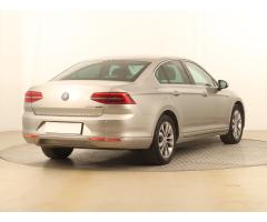 Volkswagen Passat 2.0 TDI 110kW - 7