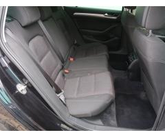 Volkswagen Passat 2.0 TDI 110kW - 14