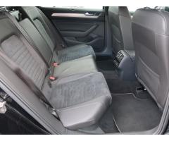 Volkswagen Passat 2.0 TDI 110kW - 13