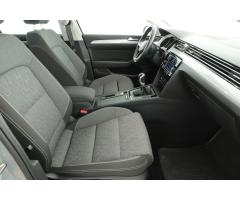 Volkswagen Passat 1.5 TSI 110kW - 10