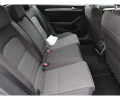 Volkswagen Passat 2.0 TDI 90kW - 13