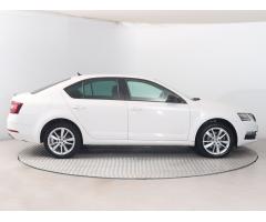 Škoda Octavia 2.0 TDI 135kW - 8