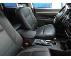 Mitsubishi Outlander 2.2 DI-D 110kW - 12