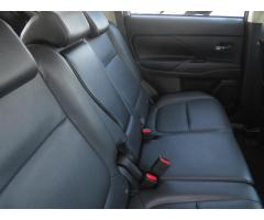 Mitsubishi Outlander 2.2 DI-D 110kW - 13