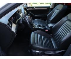 Volkswagen Passat 2.0 TDI 110kW - 14