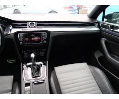 Volkswagen Passat 2.0 TDI 110kW - 11