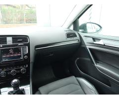 Volkswagen Golf 2.0 TDI 110kW - 11