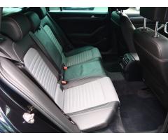 Volkswagen Passat 2.0 TDI 110kW - 13