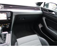 Volkswagen Passat 2.0 TDI 140kW - 11