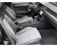 Volkswagen Passat 2.0 TDI 140kW - 12