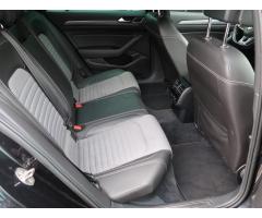 Volkswagen Passat 2.0 TDI 140kW - 13