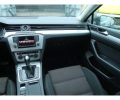 Volkswagen Passat 2.0 TDI 140kW - 11