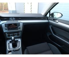 Volkswagen Passat 2.0 TDI 110kW - 11