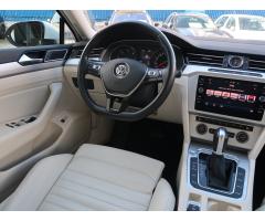 Volkswagen Passat 2.0 TDI 110kW - 9