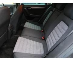 Volkswagen Passat 2.0 TDI 103kW - 16