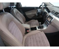 Volkswagen Passat 2.0 TDI 103kW - 12