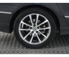 Volkswagen Passat 2.0 TDI 103kW - 20