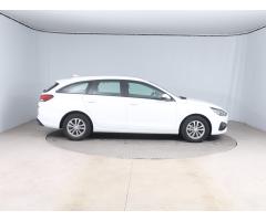 Hyundai i30 1.6 CRDi 85kW - 8