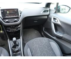 Peugeot 2008 1.2 PureTech 60kW - 11