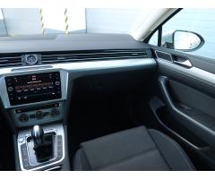 Volkswagen Passat 2.0 TDI 110kW - 11