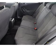 Volkswagen Passat 2.0 TDI 103kW - 12