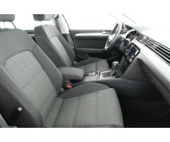 Volkswagen Passat 1.5 TSI 110kW - 10