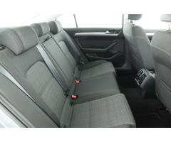 Volkswagen Passat 1.5 TSI 110kW - 11