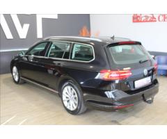 Volkswagen Passat 2,0 TDI 110kW BMT DSG Highline Variant - 9