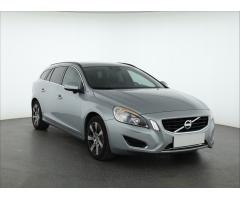 Volvo V60 D6 Plug-in Hybrid 208kW - 1