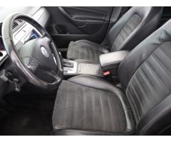 Volkswagen Passat 2.0 TDI 103kW - 13