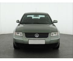 Volkswagen Passat 2.5 TDI 110kW - 2