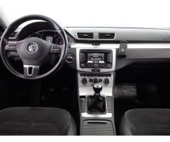 Volkswagen Passat 2.0 TDI 103kW - 10