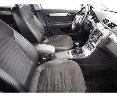 Volkswagen Passat 2.0 TDI 103kW - 11